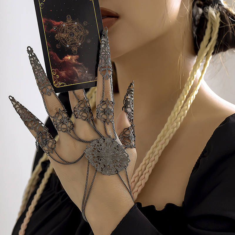 Women Accessories Dubai - Nagel Armband Punk Goth Dubai indischen